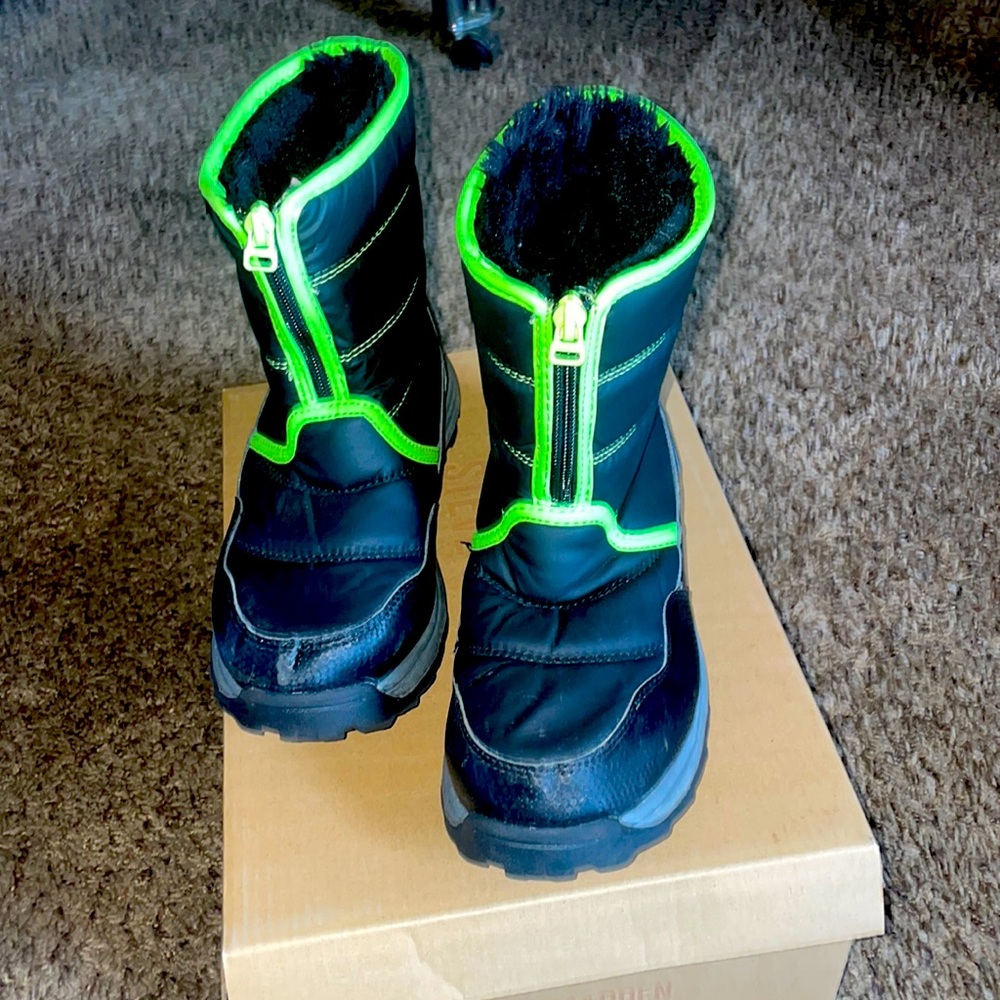 Boys snow boots